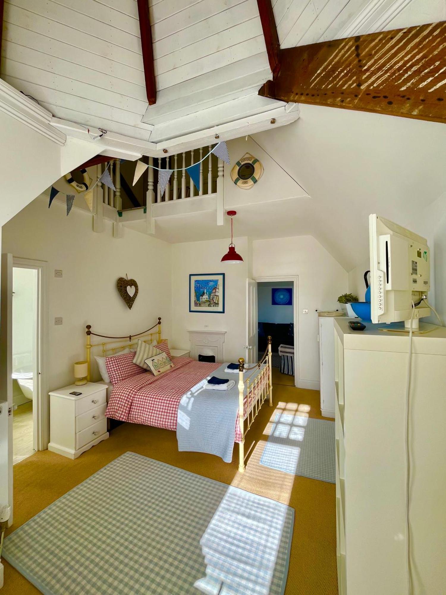 Lyme Regis Renovated Period Seaside Flat Apartment Екстериор снимка